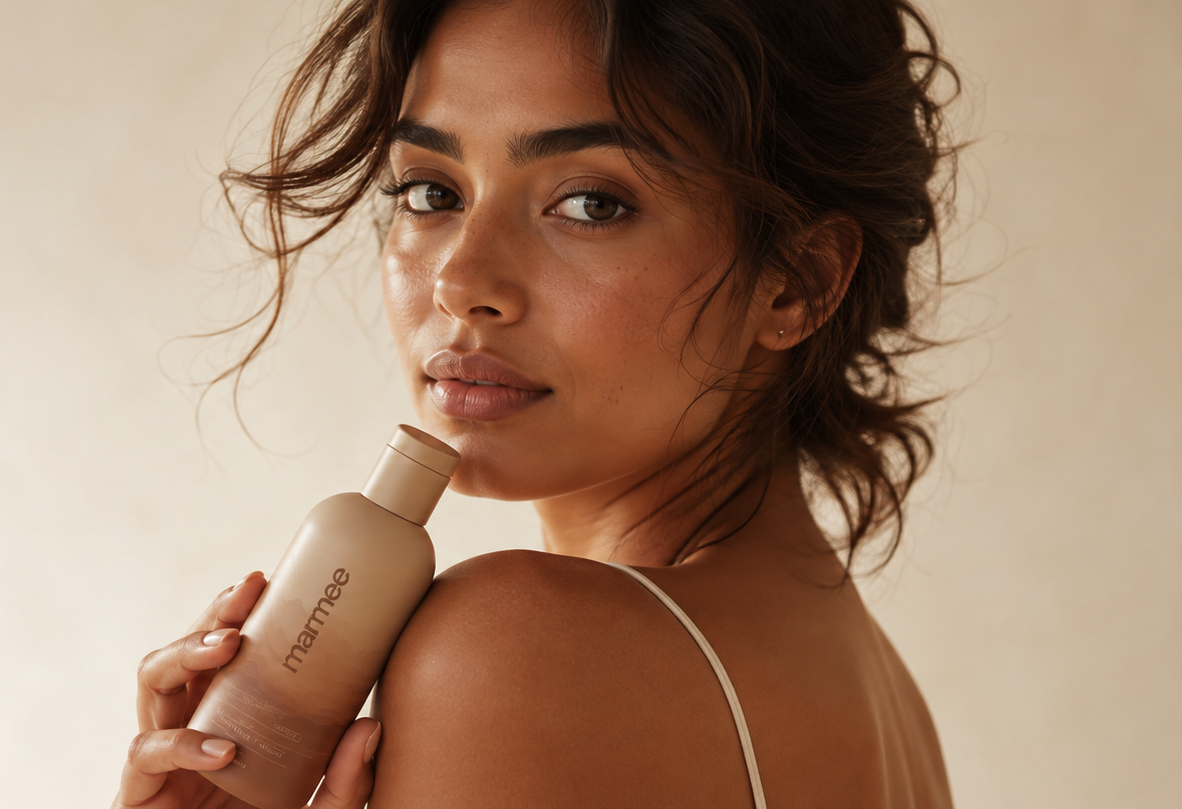Model holding the marmee CoolRoots bottle
